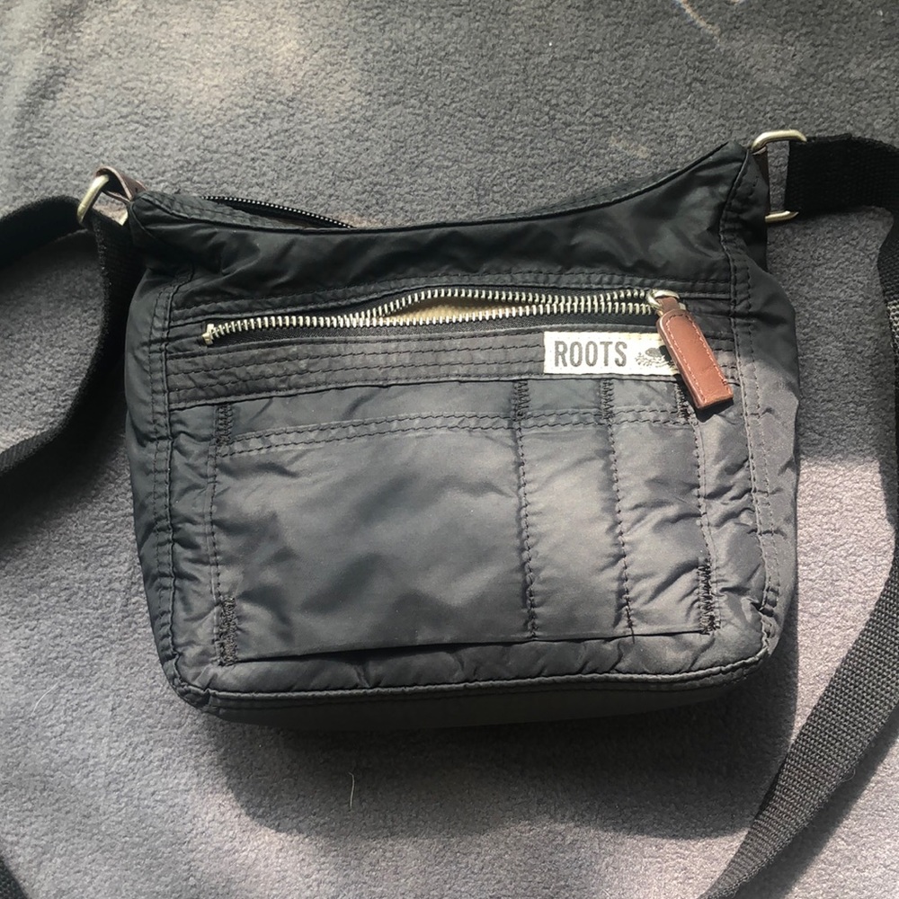 ROOTS HANDBAG